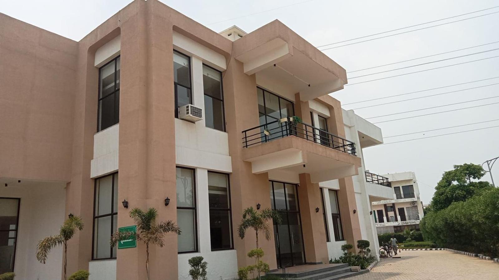 Отель Tdi Club Retreat Sector-110 Mohali Экстерьер фото